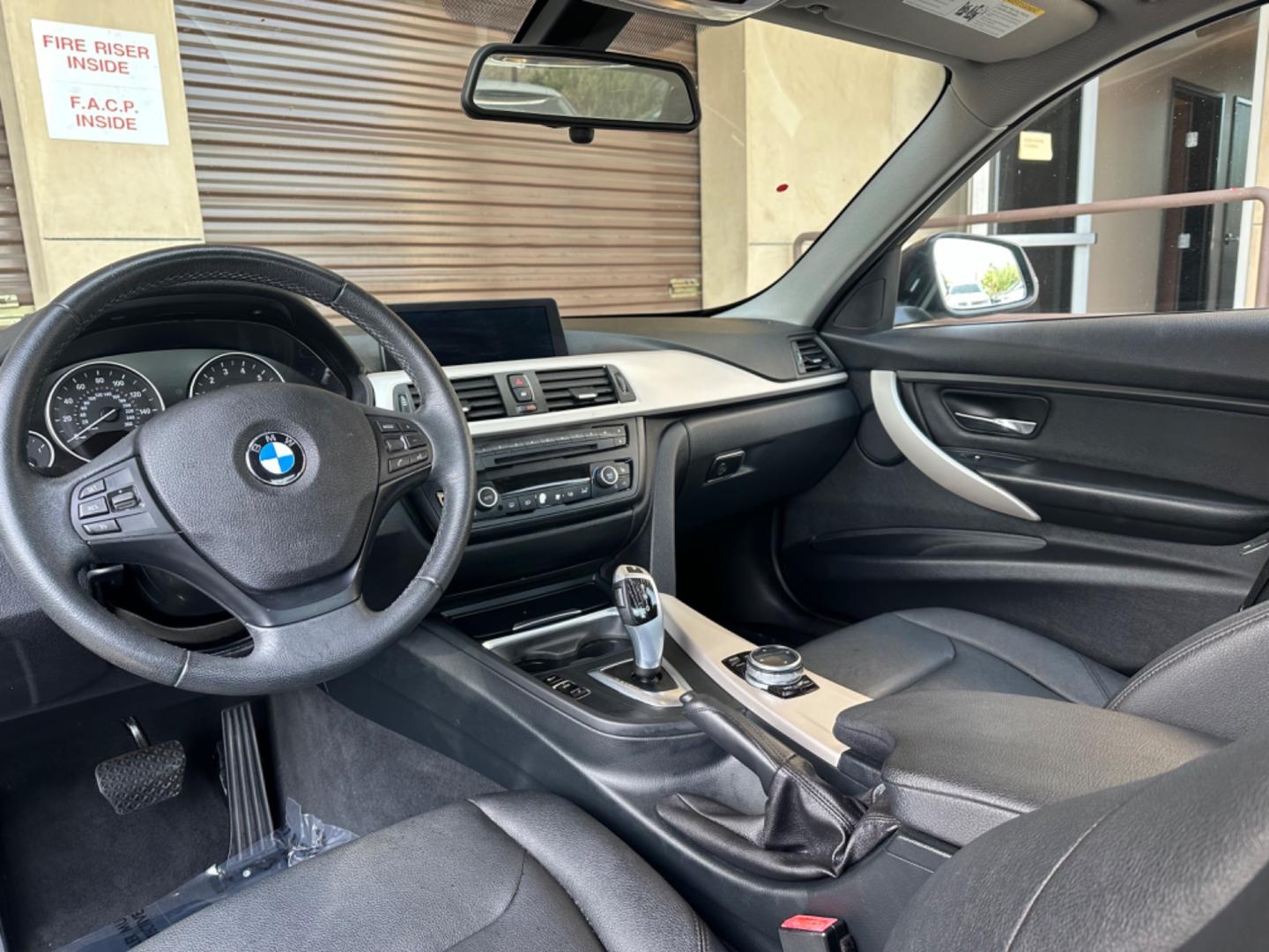 2014 Gray /Black BMW 3-Series 320i xDrive (WBA3C3C57EP) with an 2.0L L4 DOHC 16V engine, Automatic transmission, located at 30 S. Berkeley Avenue, Pasadena, CA, 91107, (626) 248-7567, 34.145447, -118.109398 - Navigation! Back-up camera! 2014 BMW 3-Series 320i xDrive - The Ideal Choice in Pasadena, CA Looking for top-tier BHPH cars in Pasadena, CA? Look no further than the 2014 BMW 3-Series 320i xDrive. As a reputable BHPH dealer in Los Angeles, CA, we take pride in offering some of the finest pre-own - Photo#8